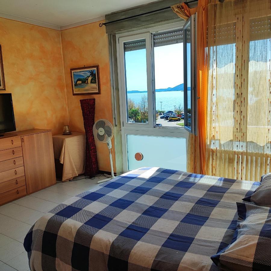 Appartamento Chic Vista Lago - Casa Janis ヴェルバーニア エクステリア 写真