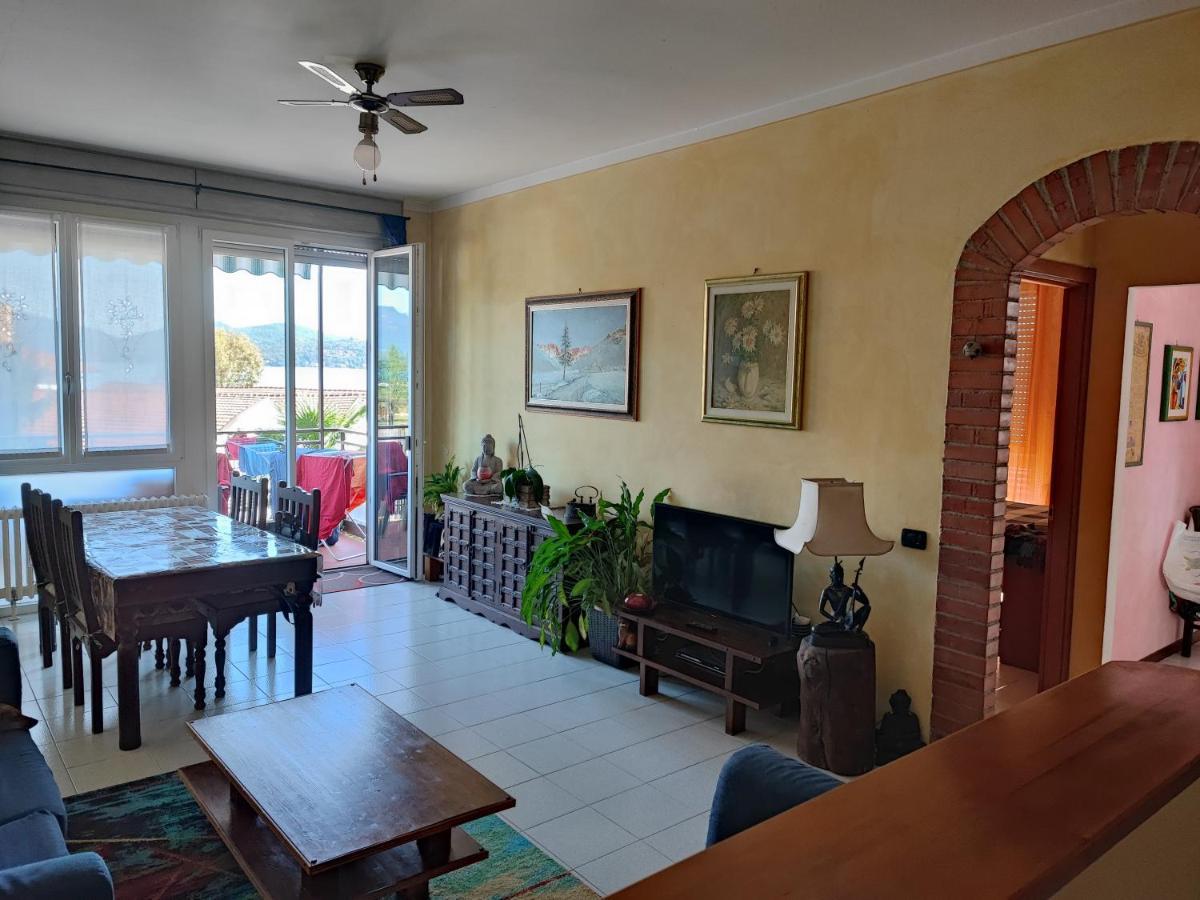 Appartamento Chic Vista Lago - Casa Janis ヴェルバーニア エクステリア 写真