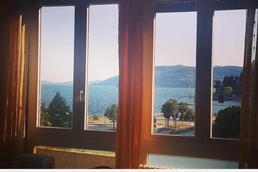 Appartamento Chic Vista Lago - Casa Janis ヴェルバーニア エクステリア 写真