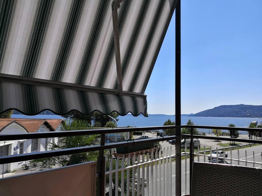 Appartamento Chic Vista Lago - Casa Janis ヴェルバーニア エクステリア 写真