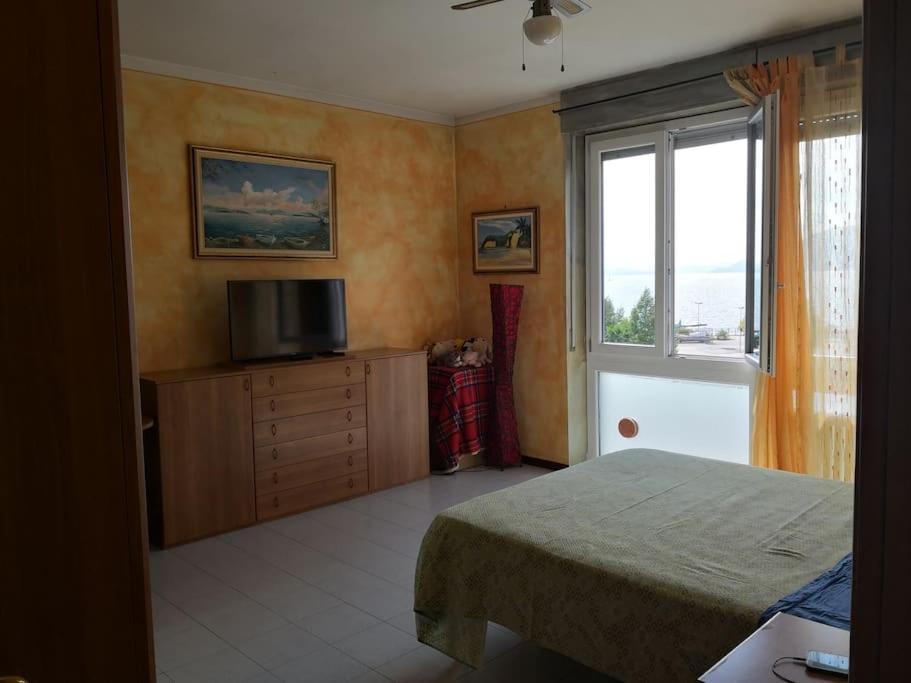Appartamento Chic Vista Lago - Casa Janis ヴェルバーニア エクステリア 写真