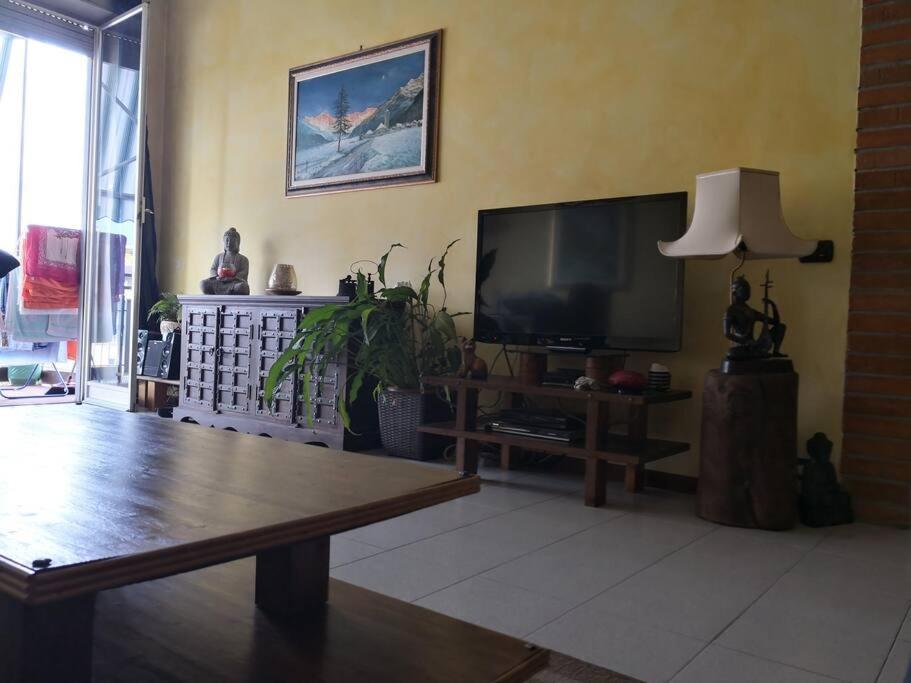 Appartamento Chic Vista Lago - Casa Janis ヴェルバーニア エクステリア 写真
